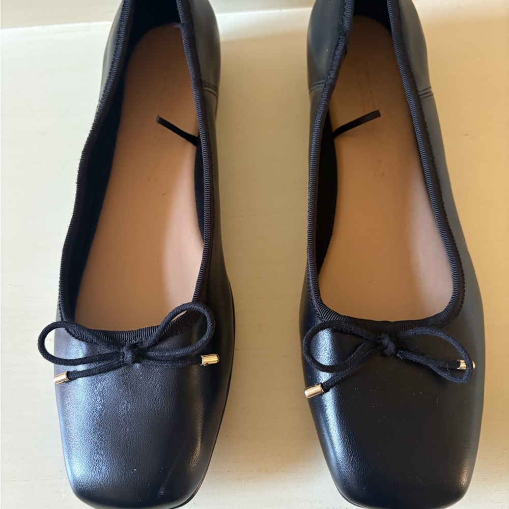 JOE FRESH ladies black flats.